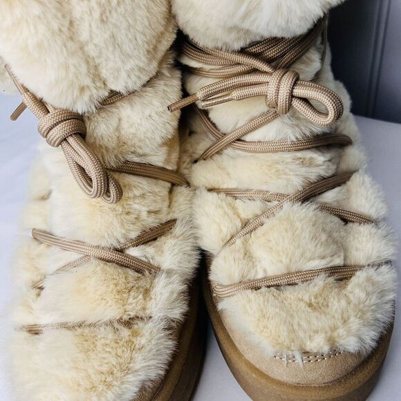 RARE H&M Faux fur Icon Snow Boots Sz 10 Lace Up Soft Biege Boho Soft Fluffy - Picture 8 of 10